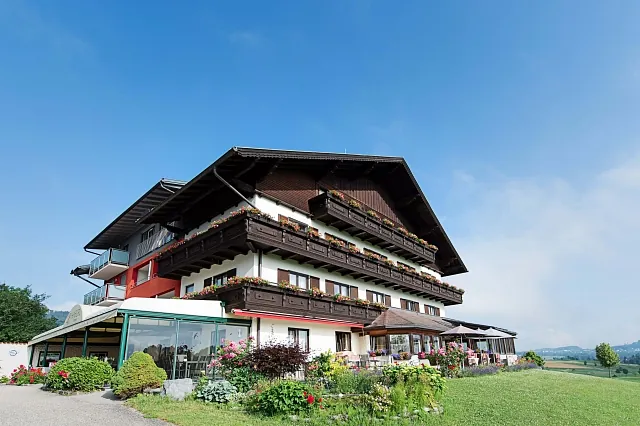 Hotel Haberl am Attersee Aussenansicht